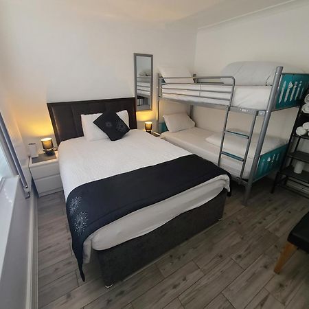 Gatwick Rooms-Travel Service-Airport Parking Ifield Kültér fotó