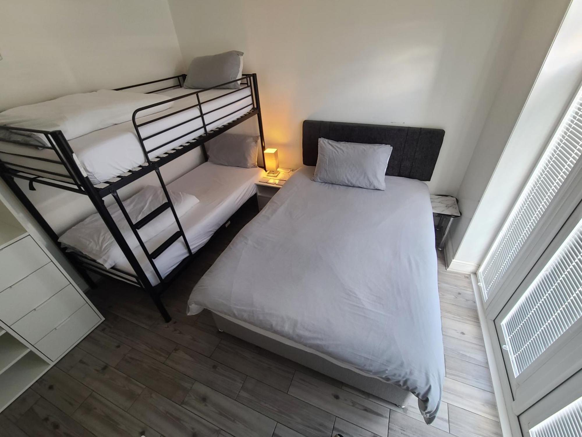 Gatwick Rooms-Travel Service-Airport Parking Ifield Kültér fotó
