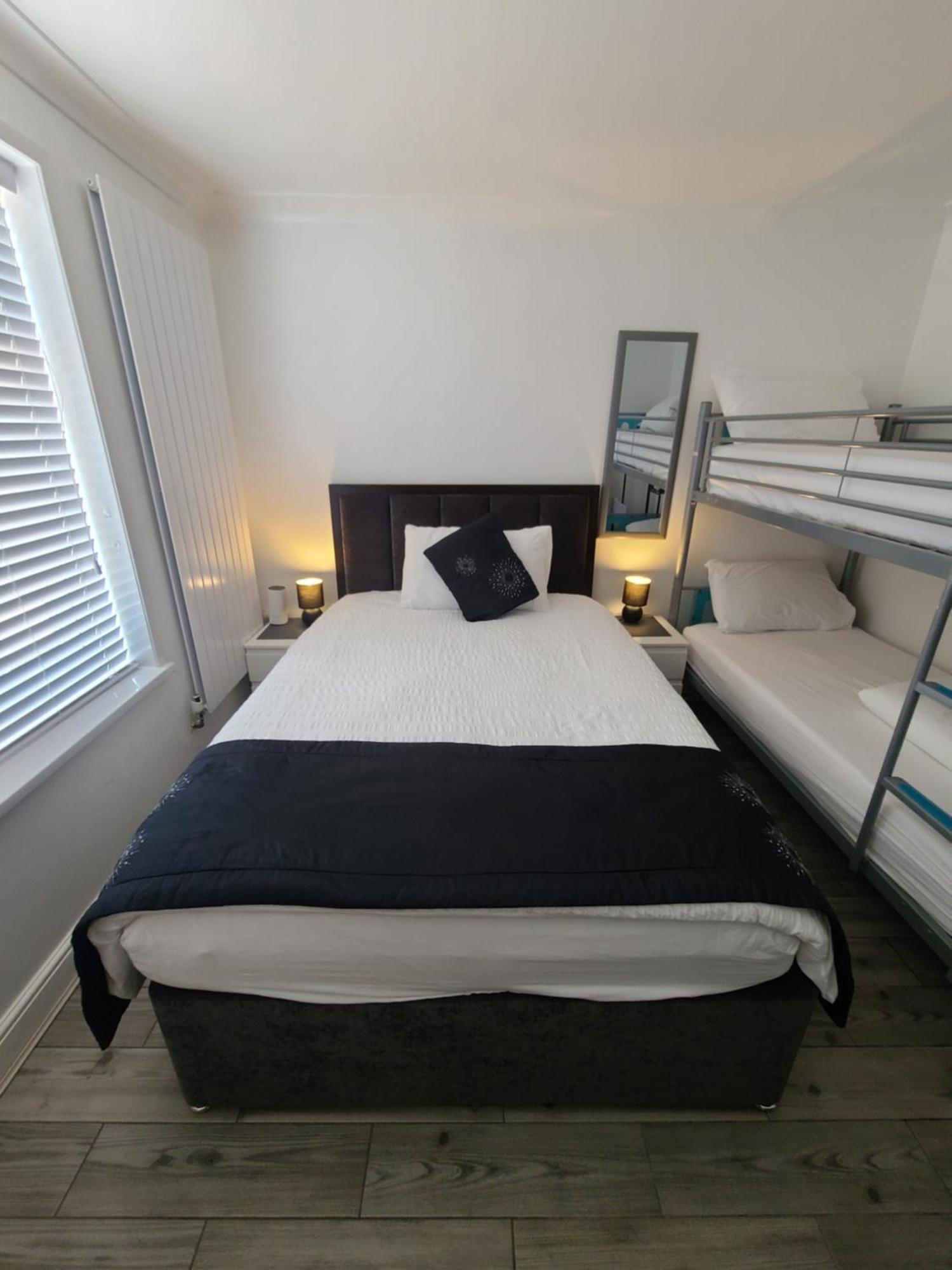 Gatwick Rooms-Travel Service-Airport Parking Ifield Kültér fotó