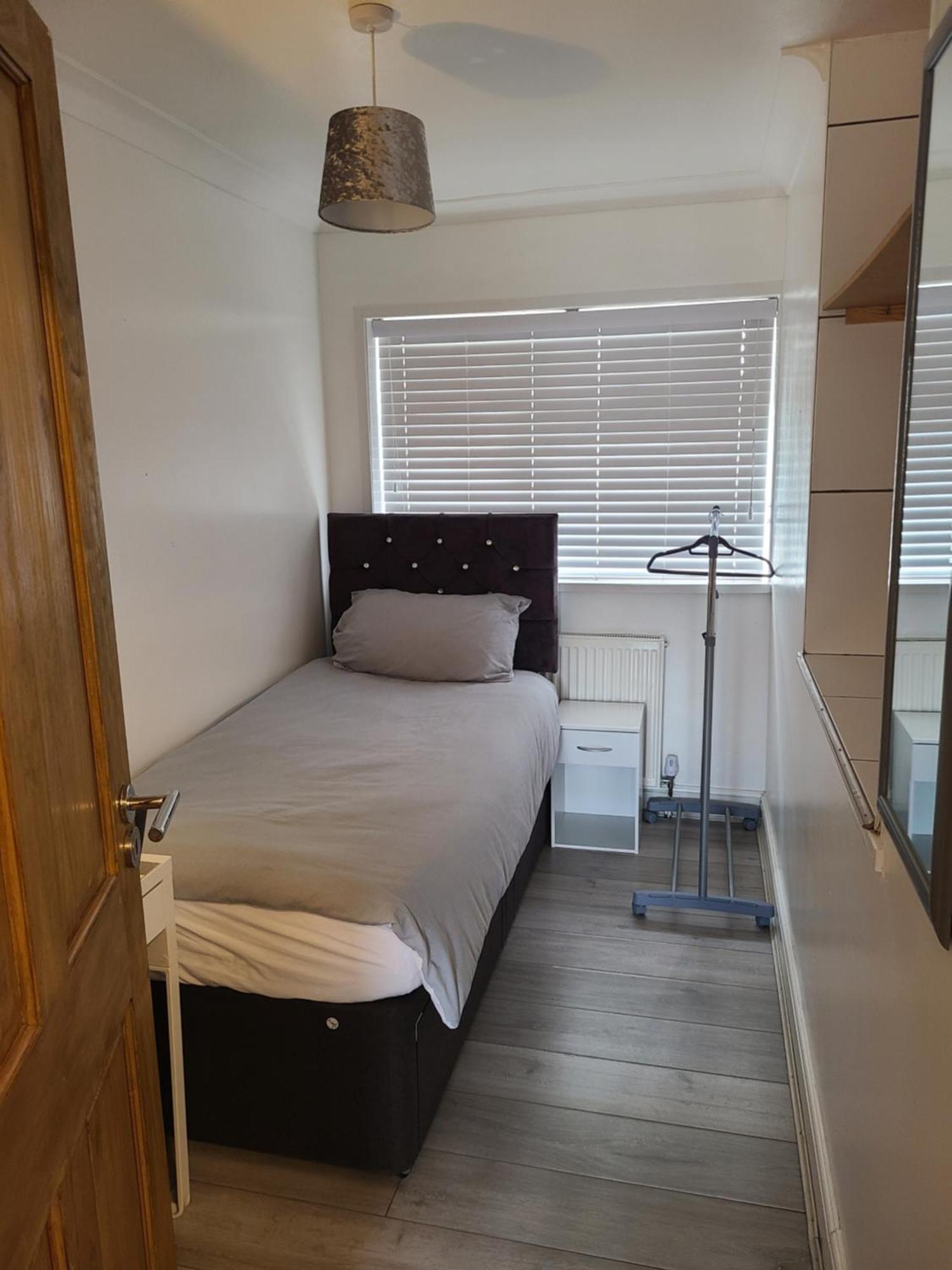 Gatwick Rooms-Travel Service-Airport Parking Ifield Kültér fotó