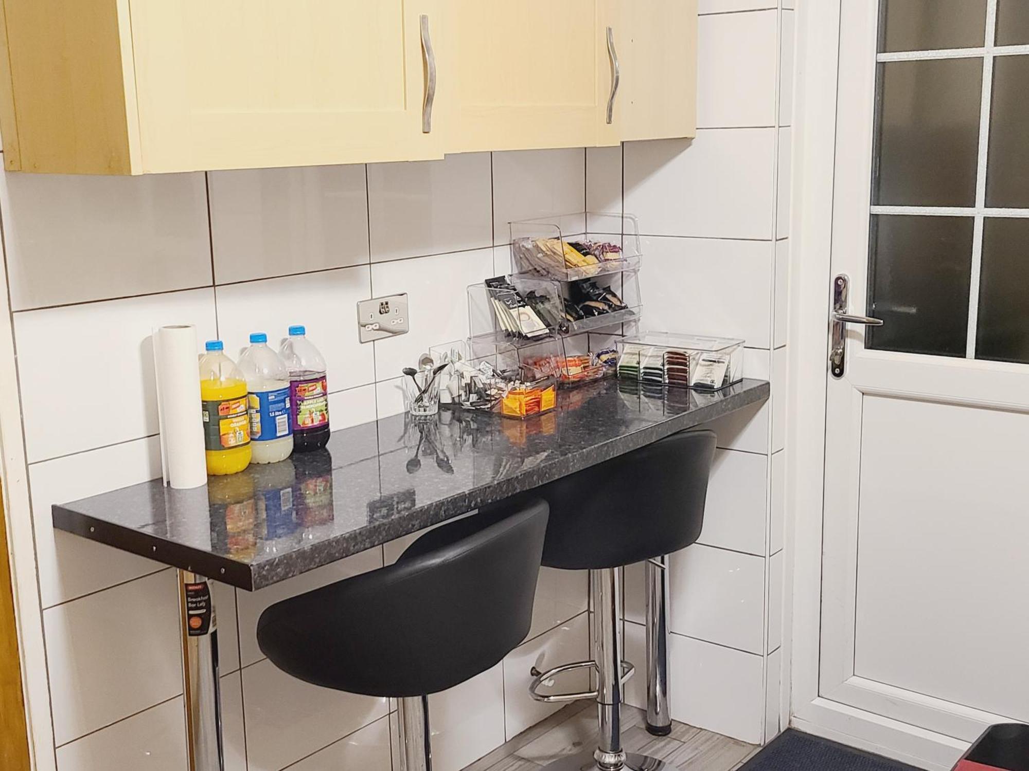 Gatwick Rooms-Travel Service-Airport Parking Ifield Kültér fotó