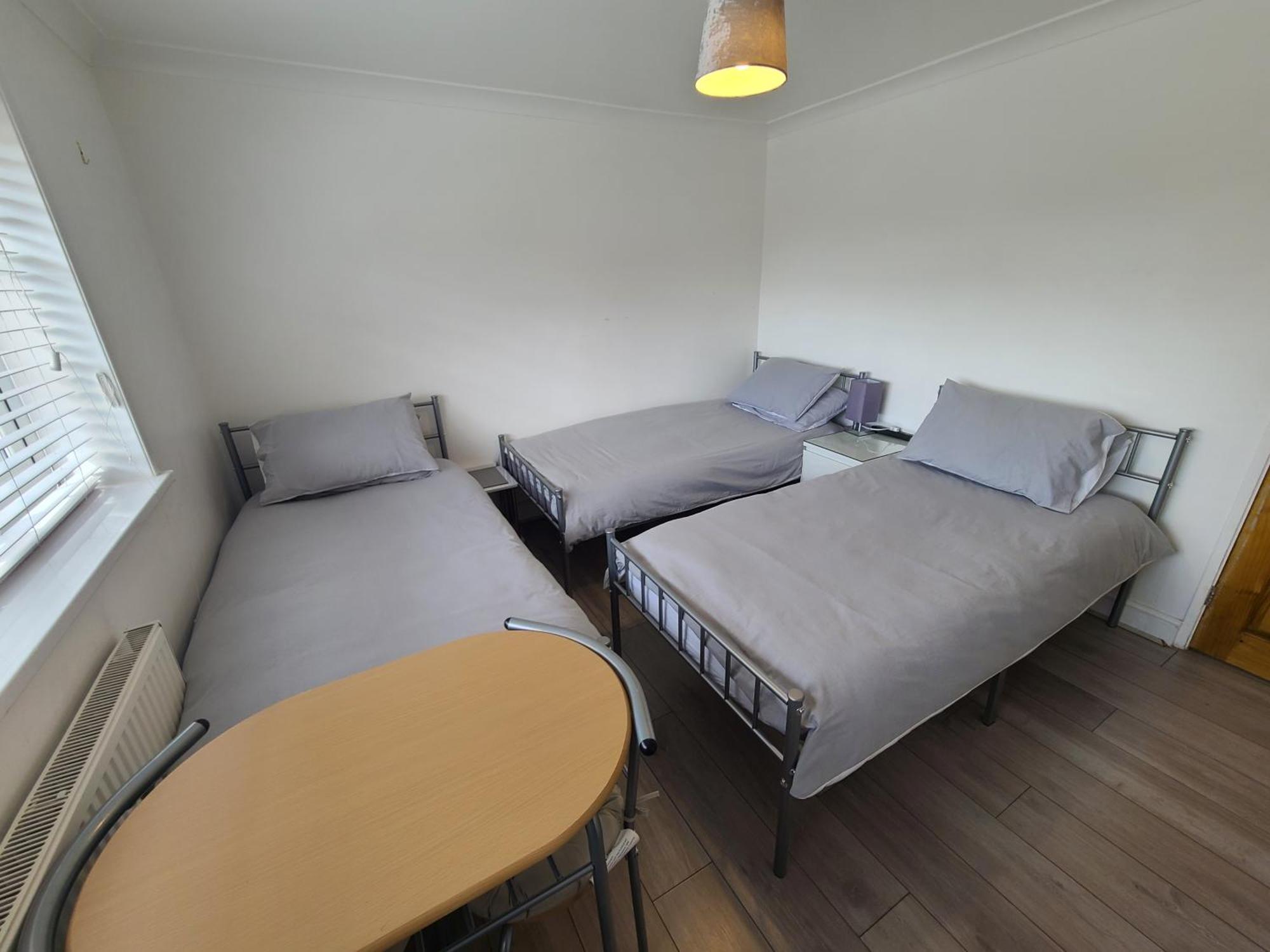 Gatwick Rooms-Travel Service-Airport Parking Ifield Kültér fotó